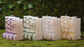 Grote Witte Boekenkaarsen met Gekleurde Boekdetails